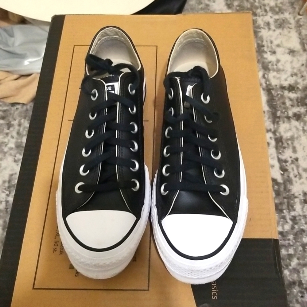 Size 6.5 (runs big) black leather low top platform Converse